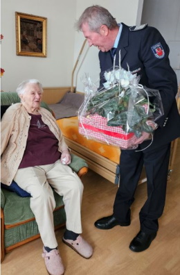 Stenzel Geburtstag zuschn2.JPG